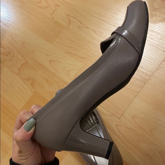 Grey-ish tan heels! - Picture 2 of 3